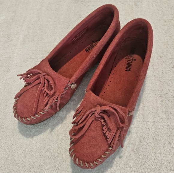 Minnetonka Pink Coral Moccassins Size 8.5 Leather Suede Fringe Bohemian Western - Picture 3 of 8